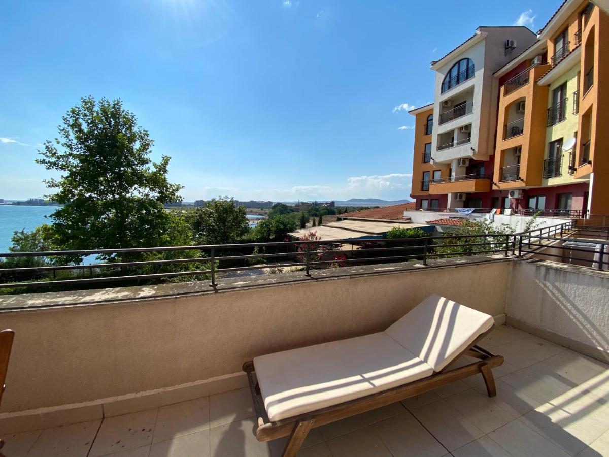 Marina Cape Superior Apartment Aheloy Exterior photo
